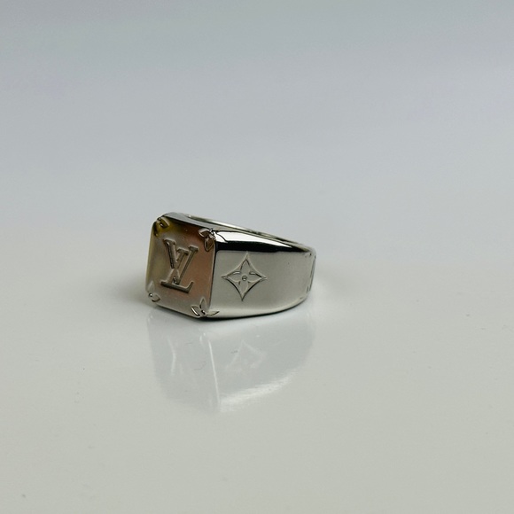 Authentic Louis Vuitton Monogram Ring Size L - Picture 4 of 6